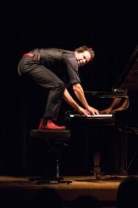 Pierre-Yves Plat (Piano DEBOUT) Pierre-Yves Plat pianiste